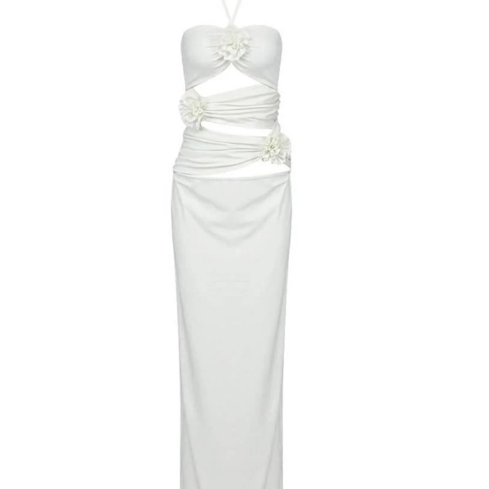 Mew Mews Elegant Cream Dress with Rose Embellishment Details